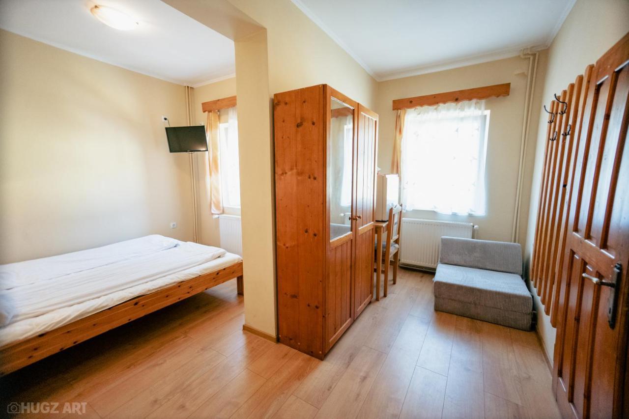 Pensiunea Viktoria Guest house *